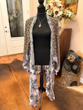 NWT, Umgee Mixed Floral Kimono Cardigan – Size M/L –